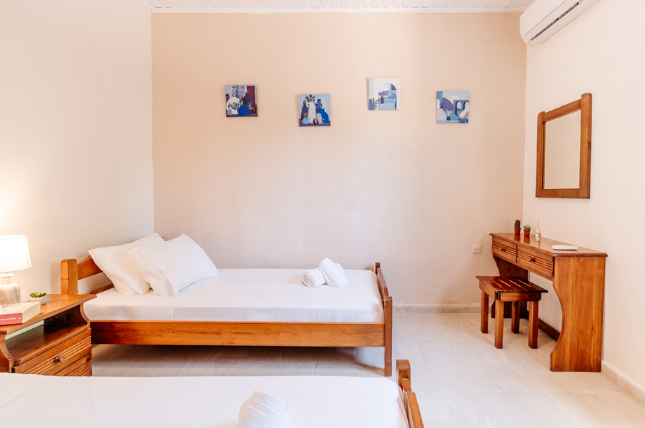 Ferienhaus Alexandros A - Zweites Schlafzimmer mit zwei Einzelbetten