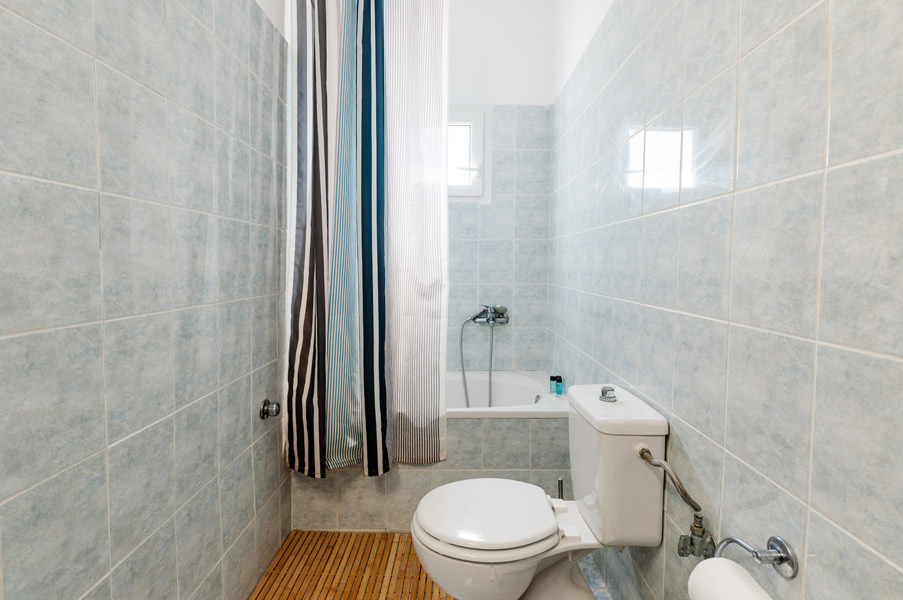 Ferienhaus Alexandros A - Badezimmer mit Badewanne