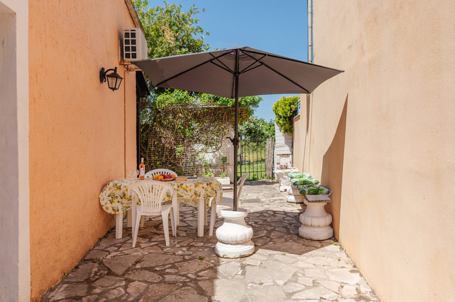 Ferienhaus Alexandros B - Terrasse