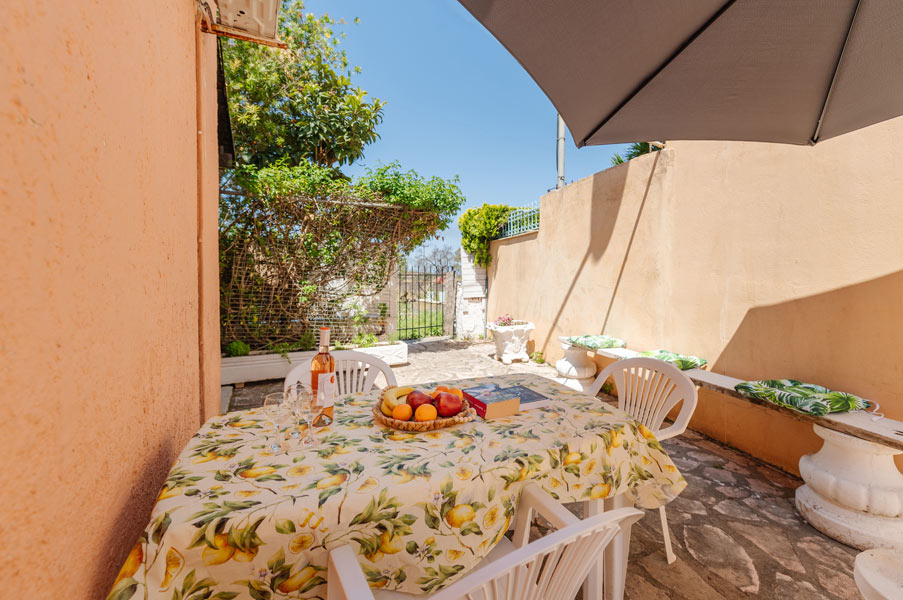 Ferienhaus Alexandros B - Terrasse